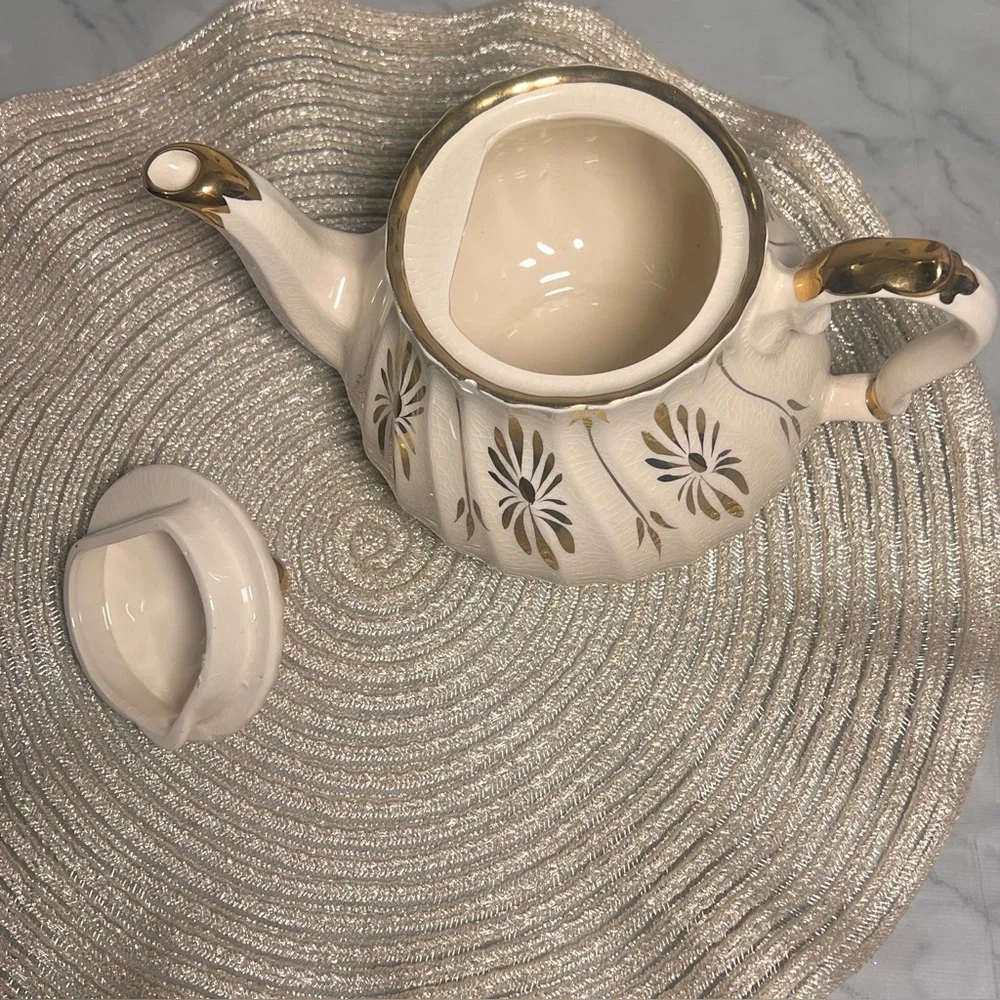 Vintage Sadler England 3147 P2 Teapot Crackle Glaze Gold Trim Cottagecore Chip